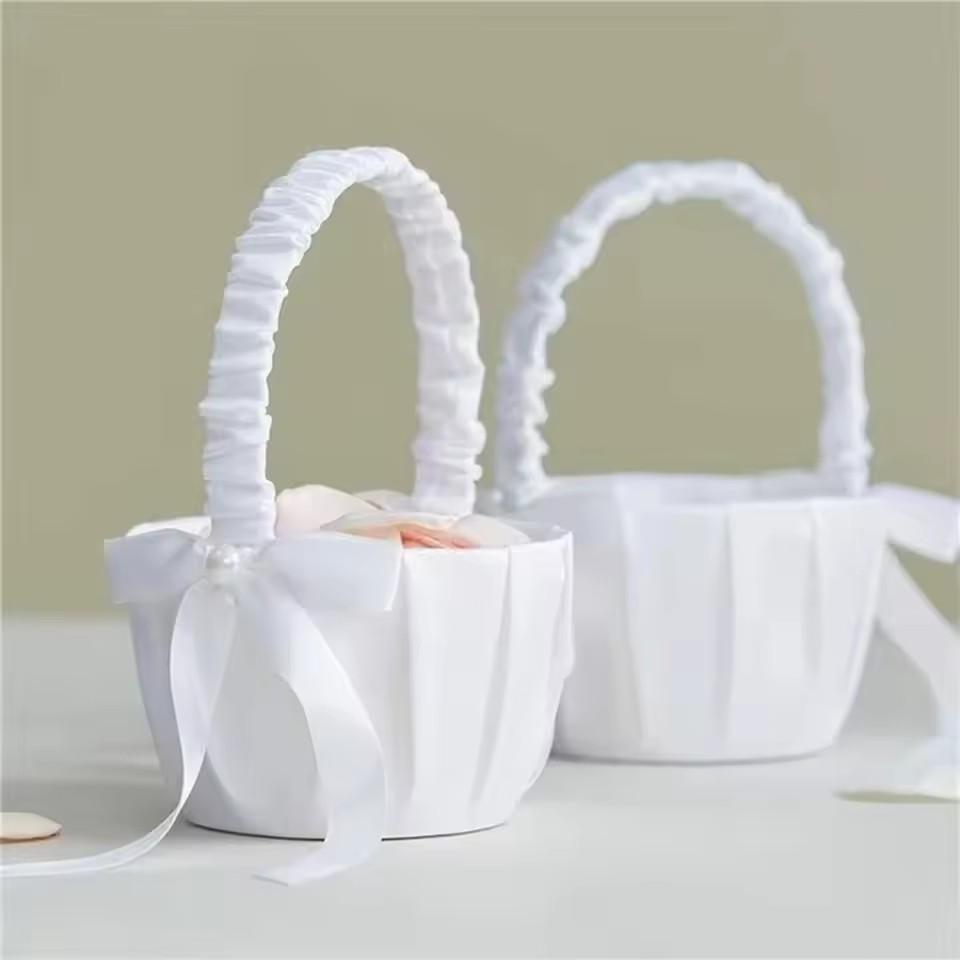 Panier à fleurs en satin blanc - Wedding Hampers avis et prix