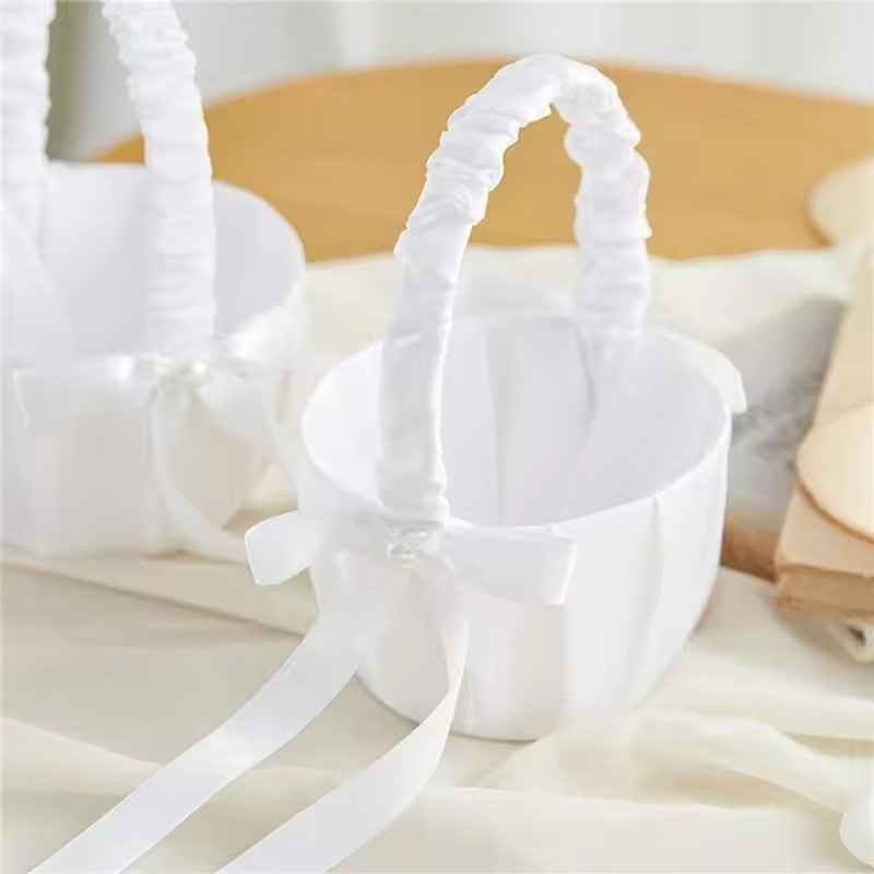 Panier à fleurs en satin blanc - Wedding Hampers avis et prix