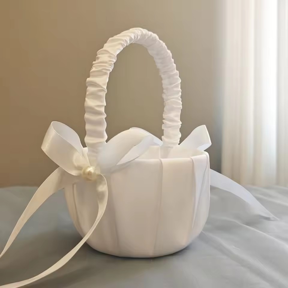 Panier à fleurs en satin blanc - Wedding Hampers avis et prix